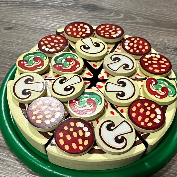 Melissa & Doug Colorful Pizza Set with Red and Green - Picture 3 of 4